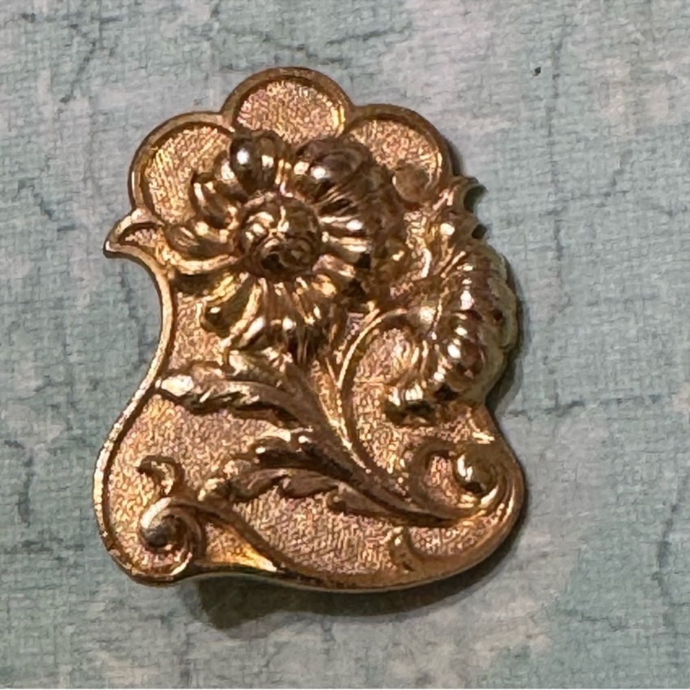 VINTAGE FLORAL PIN BROOCH GOLD TONE